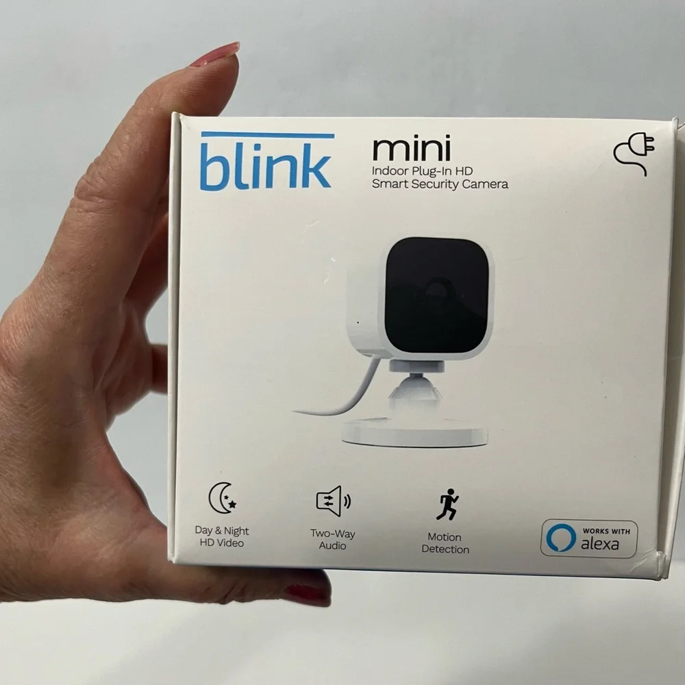 New Blink Mini Indoor Plug In HD Smart Security Camera Compact USB Power Cable